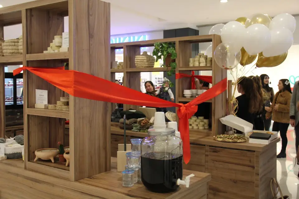 Sisterhood Products kiosk · Sulaymaniyah (Silêmanî)